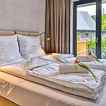 Superior Z Prywatna Balia I Ogrodem - Belle View & - By Royal Aparts