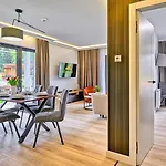 Superior Z Prywatna Balia I Ogrodem - Belle View & - By Royal Aparts Apartment