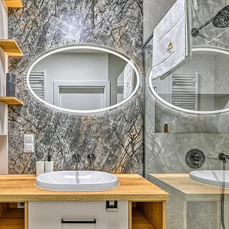 Superior Z Prywatna Balia I Ogrodem - Belle View & - By Royal Aparts Apartmán Sklářská Poruba