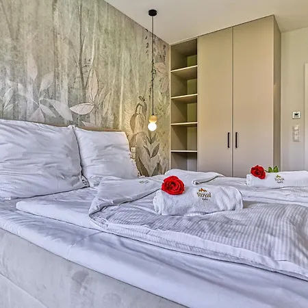 Daire Superior Z Prywatna Balia I Ogrodem - Belle View & - By Royal Aparts *